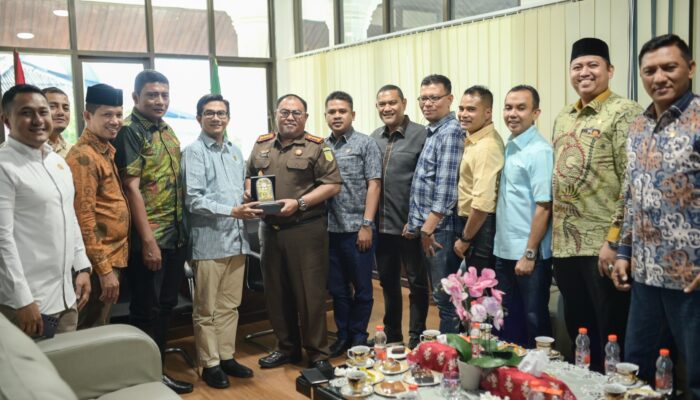 Jalin Silaturahmi Pimpinan DPRK Sambangi Kajari Banda Aceh