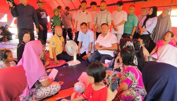 Anggota DPRD Deliserdang M. Dahnil Ginting Bantu Korban Kebakaran