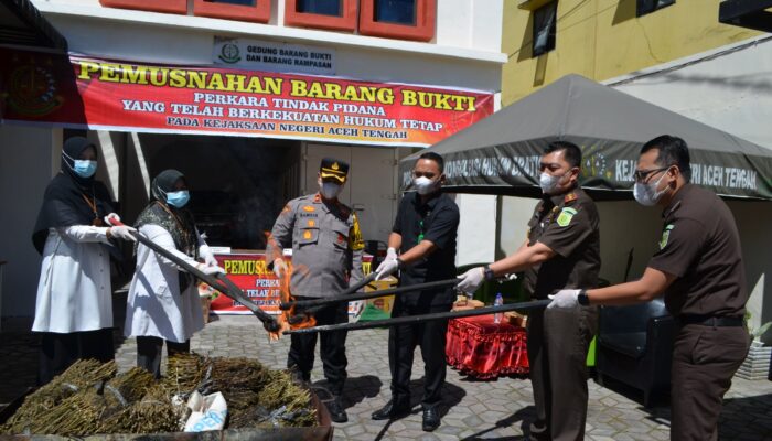 Kejari Aceh Tengah Musnahkan BB Narkotika