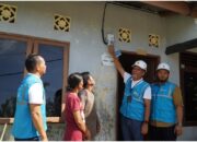Nyalakan Mimpi Keluarga Prasejahtera, Insan PLN Beri Bantuan Pemasangan Listrik Gratis