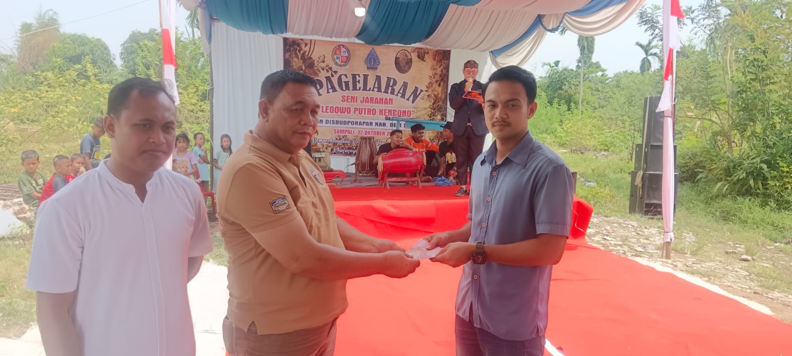 M Dahnil Ginting Bantu Seni Budaya Dan Musala, Warga Doakan Pasangan Asri-Lom Lom Menang