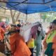 Komunitas Di Medan Bagi Pakaian Gratis Ke Petugas Kebersihan Saat Car Free Day