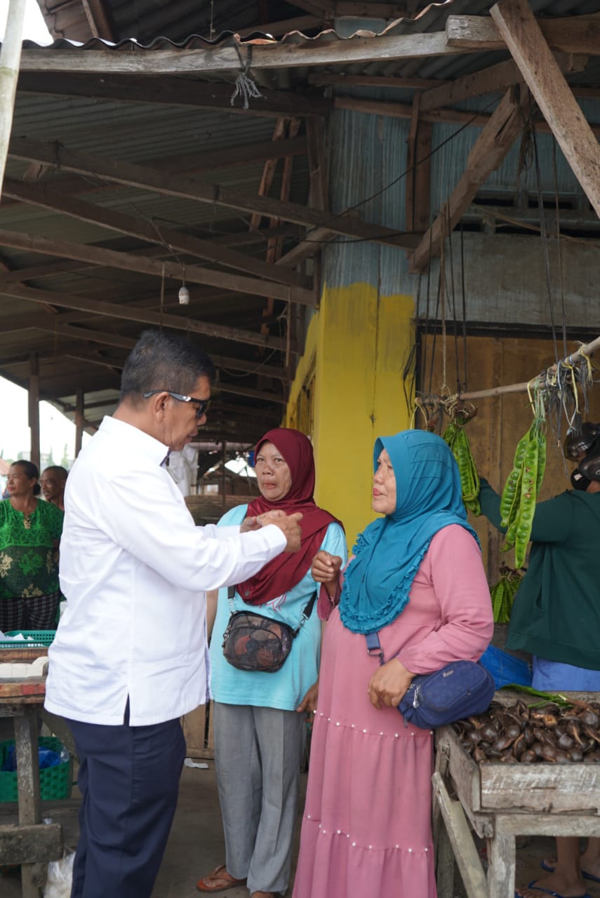 Berkunjung Ke Pasar Perdagangan, Pedagang Sebut 'RHS Ok' Lanjutkan