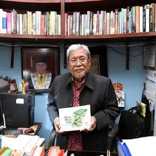 Mengapresiasi Pisau Teori Usman Pelly