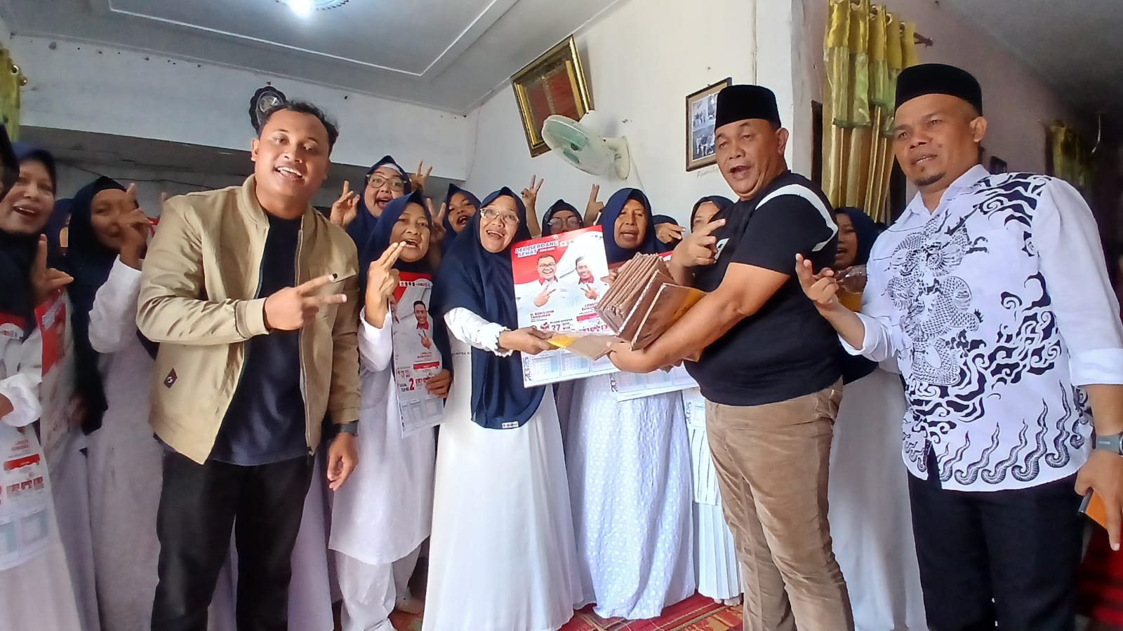 Bantu Ibu-ibu Pengajian Batangkuis, M.Dahnil Ginting Siap Menangkan Dr Asri-Lom Lom