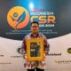 KURNIA Nugraha selaku Media Communication Dept Head JNE saat menerima penghargaan. Waspada/ist