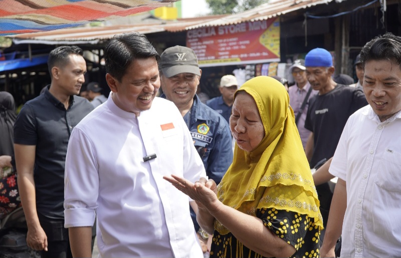 Kunjungi Dua Pasar Tradisional, Prof Ridha Disuguhi Keluhan Infrastruktur Pasar Buruk