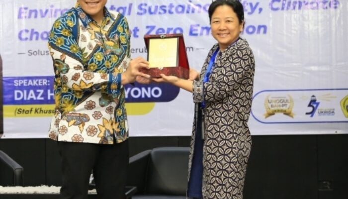 Dosen Tamu di Kuliah Umum Ukrida, Diaz Hendropriyono Ajak Mahasiswa Peduli Perubahan Iklim