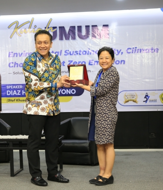 Dosen Tamu di Kuliah Umum Ukrida, Diaz Hendropriyono Ajak Mahasiswa Peduli Perubahan Iklim