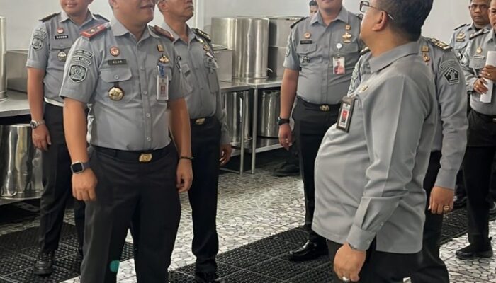 Pastikan Pelayanan Sesuai Standar, Kadivpas Kanwil Kemenkumham Tinjau Dapur Sehat Rutan Medan