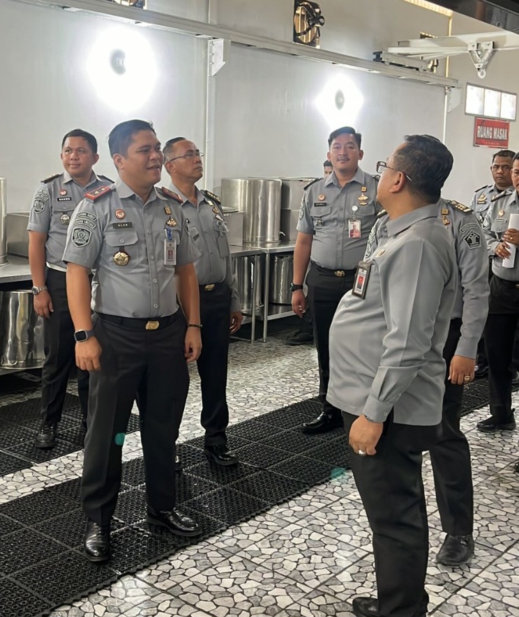 Pastikan Pelayanan Sesuai Standar, Kadivpas Kanwil Kemenkumham Tinjau Dapur Sehat Rutan Medan