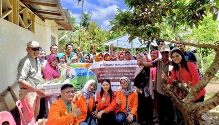 Gelar Pengabdian Masyarakat UTND Medan Beri Peralatan Berkebun Hidroponik