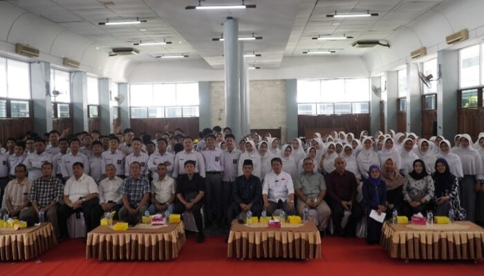 Bersama Genzie SMA Harapan 1 Medan, Prof Ridha Paparkan Gadget Sehat Dan Konsultasi Psikolog Online Gratis