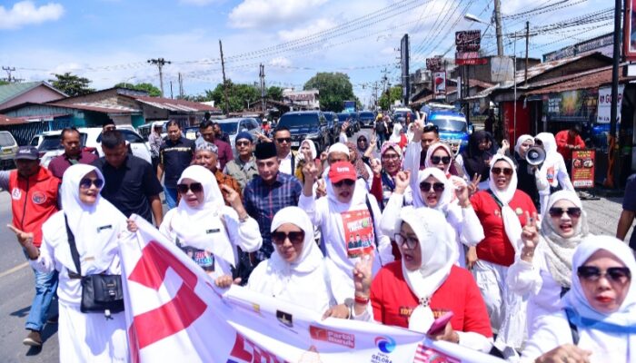 Emak-emak Hadang Mobil Edy Rahmayadi Di T.Tinggi