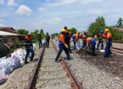 KAI Divre I Sumut Gelar Aksi Bersih Lintas Di Sepanjang Jalur Medan-Bandar Kalipah