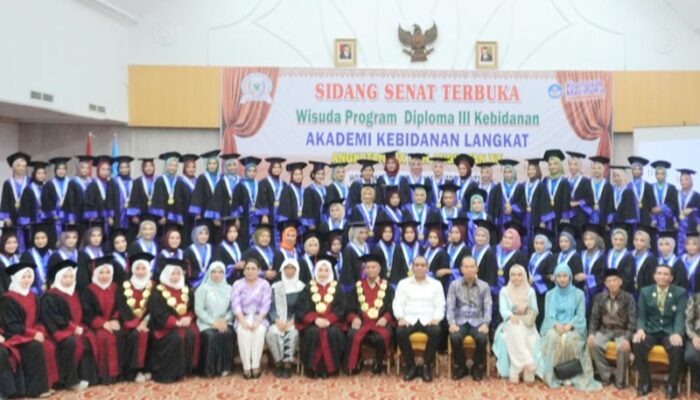 Lulusan Akbid Harus Berikan Pelayanan Kesehatan Prima Kepada Masyarakat