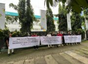 Era Gapeksindo Muda Gelar Aksi Bentang Spanduk Di Kantor UID PLN Sumut