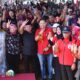 CAGUBSU Edy Rahmayadi, bersama istri Nawal Lubis, berbaur bersama masyarakat di Kelurahan Nelayan Indah, Kecamatan Medan Labuhan. Waspada/Ist