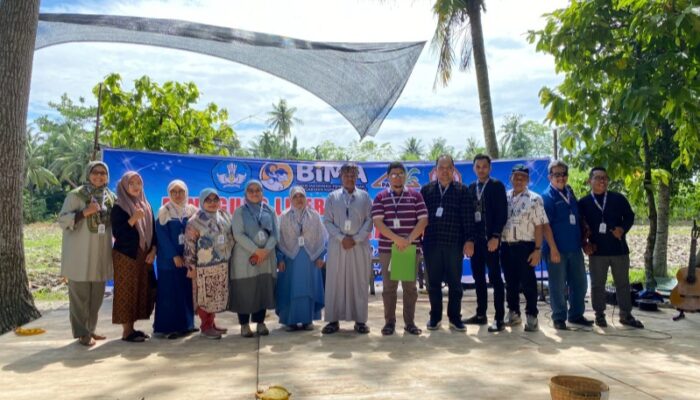 Universitas Dharmawangsa Serahkan Pondok Dan Pentas Literasi Pada Pengelola Pasar Kamu