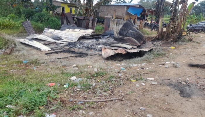 Selain Menewaskan 2 Warga, Gerombolan Geng Motor Dan Preman Bakar 3 Warung Di Selambo