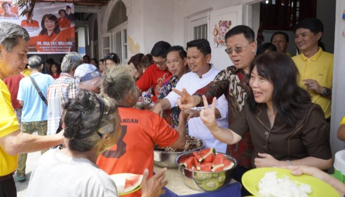 Makan Bubur Bersama Ratusan Lansia, Prof Ridha : Kegiatan Positif Dan Perlu Didukung