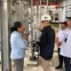 Dirut PTPN IV PalmCo Jatmiko Santosa saat berkunjung ke Pabrik Minyak Makan Merah di Pagar Merbau Sumatera Utara beberapa waktu lalu. PalmCo mengikuti rating ESG oleh S&P CSA dan mendapatkan skor 55 yang merupakan top 8% di Industri Food Product serta peringkat dua terbaik di Perusahaan Perkebunan Sawit di dunia. Waspada/ist