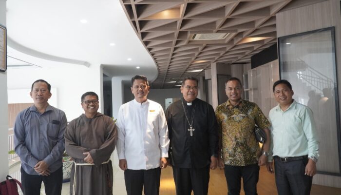 Silaturahmi Ke Uskup Medan Mgr Kornelis Sipayung, Prof Ridha Paparkan Program Masa Depan