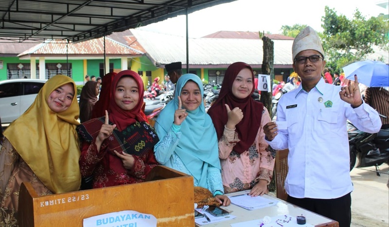 Siswa MAN 1 Padangsidimpuan Ciptakan Aplikasi E-Voting Pemilihan Ketua OSIM Siswa MAN 1 Padangsidimpuan Ciptakan Aplikasi E-Voting Pemilihan Ketua OSIM
