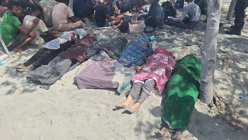 Etnis Rohingya terdampar di pesisir perairan Selat Malaka Gampong Meunasah Asan, Kec. Madat, Kab. Aceh Timur, Kamis (31/10). Waspada/Ist.