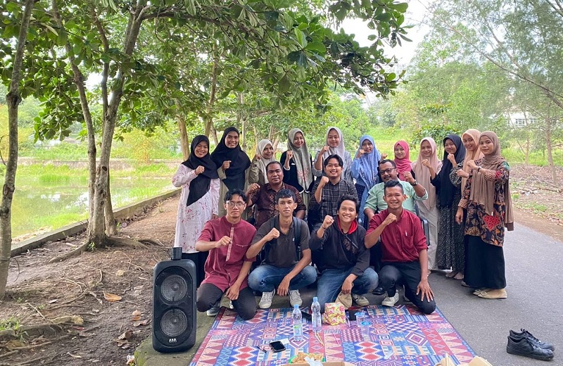 Diskusi Arus Politik Di Pinggir Danau Zawiyah IAIN Langsa
