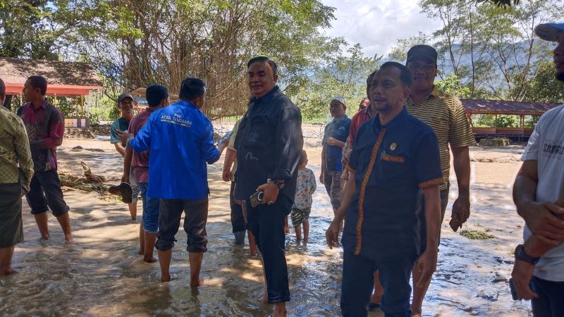 Banjir Jebol Tanggul, Salim-Al Hilal Turunkan Alat Berat Banjir Jebol Tanggul, Salim-Al Hilal Turunkan Alat Berat