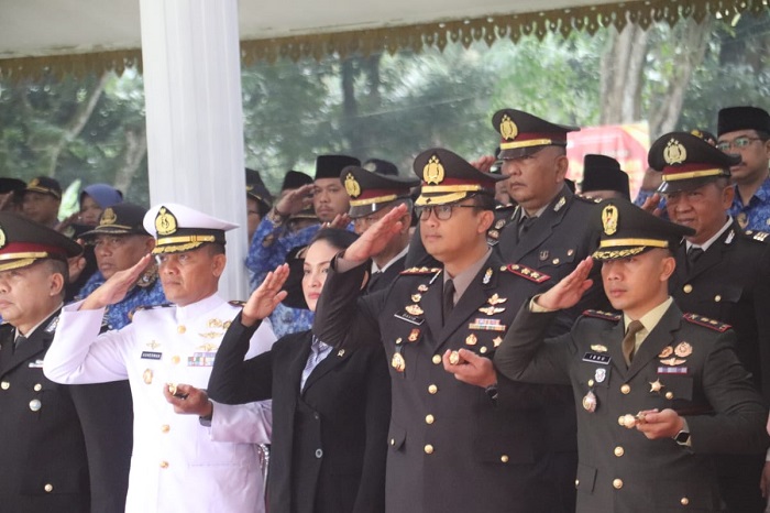 Kapolres Langkat, AKBP David Triyo Prasojo, SH, SIK M.Si, menghadiri Upacara Peringatan Hari Kesaktian Pancasila  di Lapangan Alun - Alun T. Amir Hamzah Stabat, Stabat,  Langkat, Selasa (1/10/2024).Waspada/ist. 