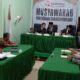 Situasi sidang musyawarah terbuka sengketa pemilihan antara KPU dan Rizal - Darno di Kantor Bawaslu Labura, Sabtu (5/10). (Waspada/dok Bawaslu)