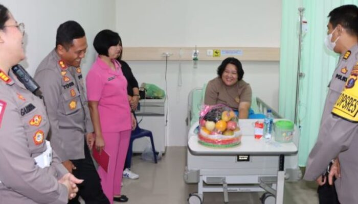 Kapolres P.Siantar Jenguk Personel Korban Laka Lantas