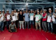 Ratusan masyarakat Huristak Kecamatan Huristak bersama calon Bupati Padanglawas nomor urut 1, Putra Mahkota Alam Hasibuan.(Waspada /Ist)