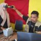 Warga melakukan perekaman KTP-el di Aula Kantor Camat Peunaron di Alur Pinang, Peunaron, Aceh Timur, Selasa (1/10). Waspada/Muhammad Ishak