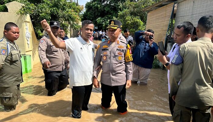 Pj Wali Kota Dan Kapolres Tebingtinggi Bantu Korban Banjir