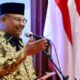 Penjabat (Pj) Gubernur Aceh, Safrizal ZA, saat memberikan sambutan pada Gala Dinner menyambut Puncak Kegiatan Bulan Pengurangan Risiko Bencana 2024, di Anjong Mon Mata Banda Aceh, Rabu (9/10) malam. (Waspada/Zafrullah)
