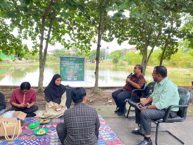 Diskusi Arus Politik Di Pinggir Danau Zawiyah IAIN Langsa