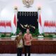 Muhamad Harapan Harahap saat berfoto bersama dengan Presiden Jokowi di Istana Negara. (Waspada/ist).