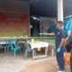Tim Inafis Sat Reskrim Polres Tapteng melakukan olah TKP dan pasang police line di lokasi rumah yang dibakar orang tak dikenal di Kecamatan Sarudik, Kabupaten Tapanuli Tengah, tepatnya di depan Klinik Yakin Sehat, Jumat (11/10). Waspada/ist