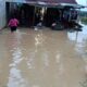 DAMPAK kerusakan ekologis, pemukiman warga di Kel. Kampung Lama, Kec. Besitang, Kab. Langkat, terendam banjir. Waspada/Asrirrais