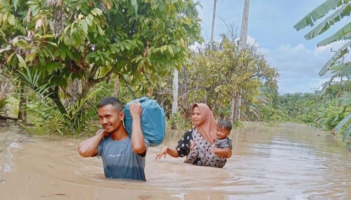 Blang Seunong Dikepung Banjir, Camat Instruksikan Dirikan Tenda