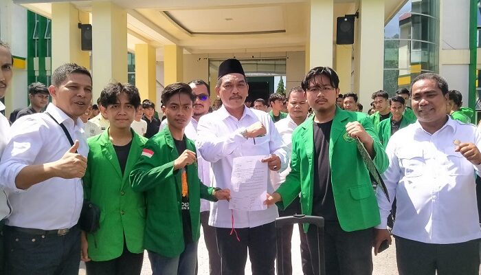 Temui Aksi Mahasiswa, Rektor IAIN Langsa Berhentikan Dekan FUAD