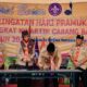 Penandatanganan prasasti Bumi Perkemahan Pramuka di Danau Wisata Laut Tador oleh Pj Bupati Batubara H Heri Wahyudi Marpaung, S.STP, MAP, bersama Ketua Kwarcab Pramuka, Hj Maya Indriasari, SE. Waspada/Ist
