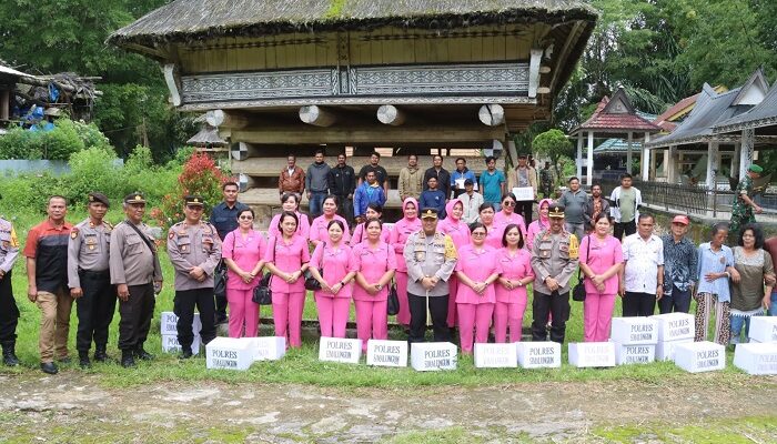 Ketika Rumah Bolon Raja Purba Jadi Saksi Kegiatan Bansos Bhayangkari Simalungun