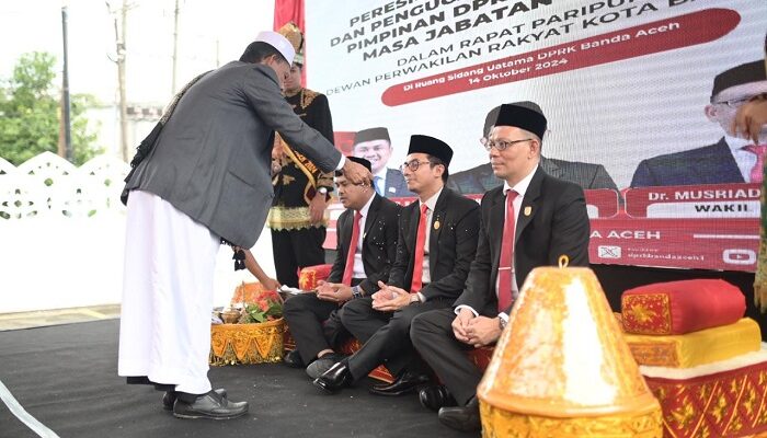 Usai Dilantik, Pimpinan DPRK Banda Aceh Dipeusijuek