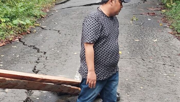 Pj Bupati Simeulue Tinjau Jalan Patah Di Titi Olor