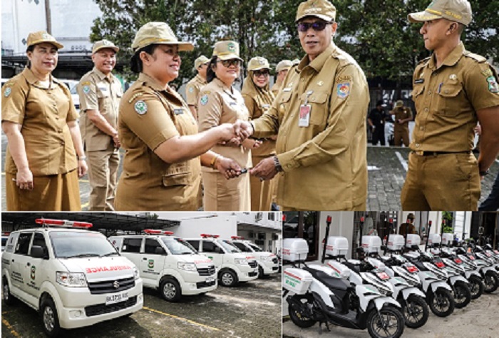 Pjs Wali Kota Pematangsiantar Matheos Tan menyerahkan delapan unit kenderaan roda empat dan tujuh kenderaan roda dua untuk Puskesmas keliling di Kantor Dinkes, Jl. Sutomo, Senin (7/10).(Waspada/Ist).