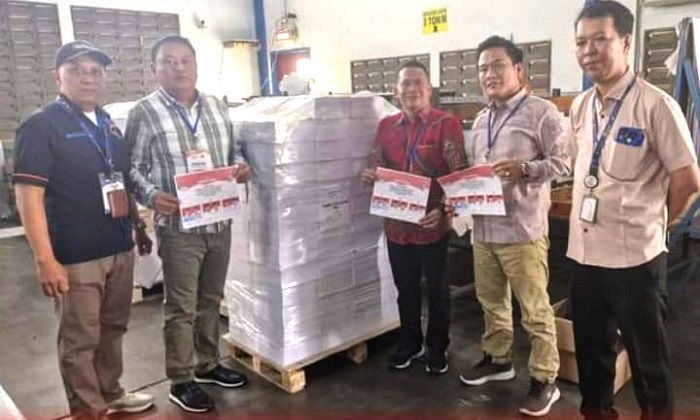 KPU Kabupaten Batubara saat monitoring proses pencetakan surat suara Pilbup/Wabup Kabupaten Batubara, di Cikarang, Jawa Barat.Waspada/Ist